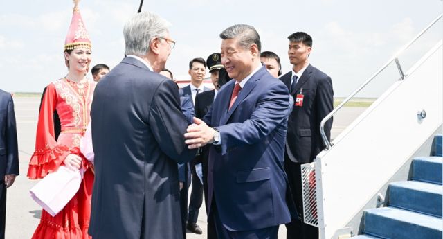 习近平抵达阿斯塔纳出席第二届中国－中亚峰会