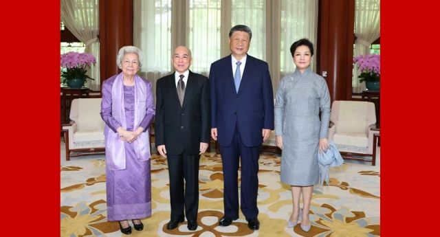 习近平夫妇会见柬埔寨国王西哈莫尼和太后莫尼列