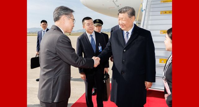 习近平抵达韩国出席亚太经合组织第三十二次领导人非正式会议并对韩国进行国事访问